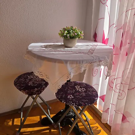 30 * Makarská