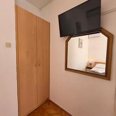30 * Makarská